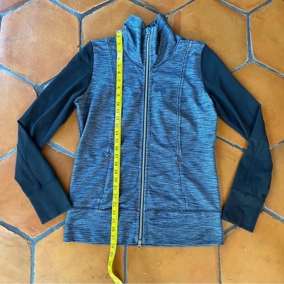 Lululemon Jacket Womens 10 Daily Yoga Gray Coco Pique Black Full Zip Mock Neck - Picture 5 of 7